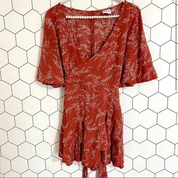 Princess Polly The Louie Playsuit Red & White Floral Open Back Romper SIZE 6 - Picture 3 of 9